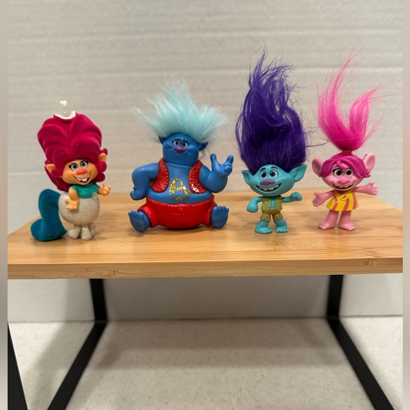 COPY - DREAMWORKS TROLLS Toys Lonesome Flats Tour Pack,  Doll Set Trolls World … - Picture 1 of 15